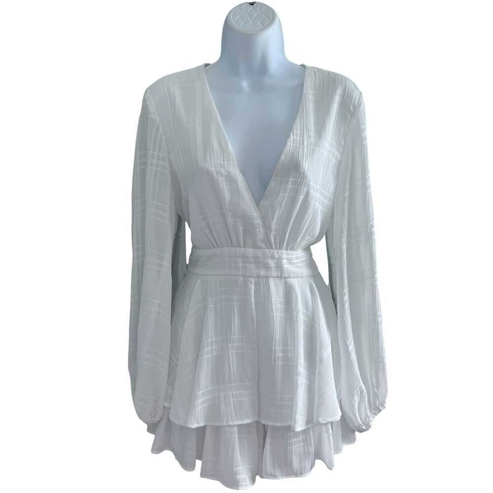 ONE AND ONLY White Textured Deep V-Neck Long Sleeve Shorts Dress L